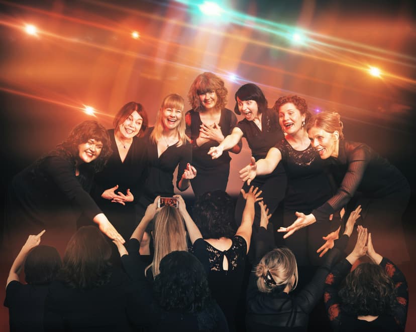 Stilett ser 20 år passere revy