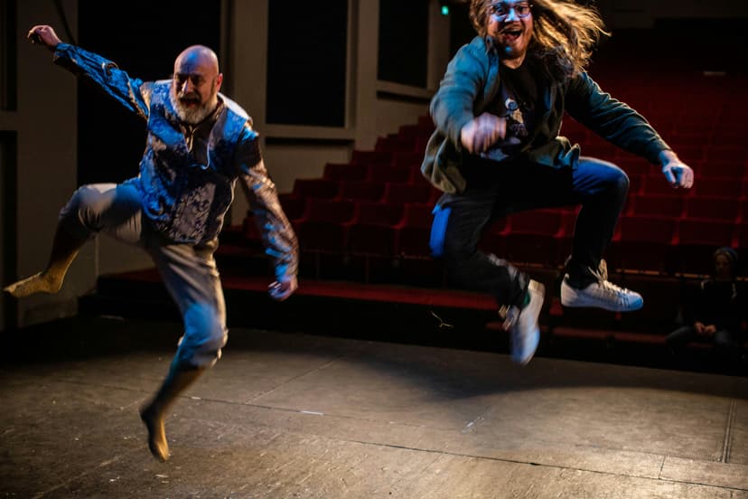 Dritbillig humorshow! Treningskamp i Teatersport!
