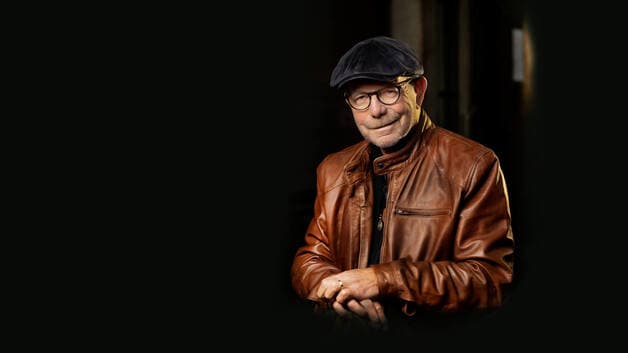 JONAS FJELD setter baggen fra seg